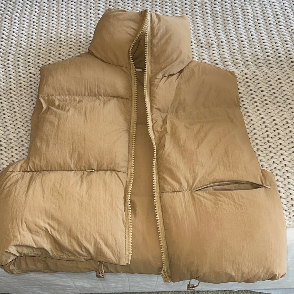 Cropped puffer vest